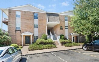 209 Vista Dr in Cedar Knolls, NJ - Foto de edificio - Building Photo