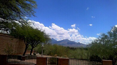 1173 W Vuelta Del Yaba in Green Valley, AZ - Building Photo - Building Photo