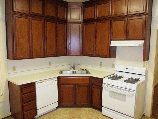 421 Normal Ave in Chico, CA - Building Photo - Building Photo