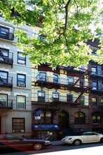 225 W 16th St in New York, NY - Building Photo - Building Photo