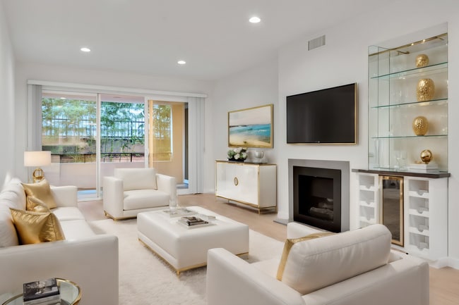 Holmby Street Luxury Investments LLC