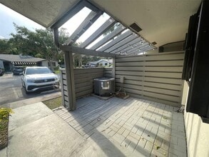 449 Lakeview Dr in Weston, FL - Building Photo - Building Photo