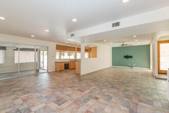 10832 N 38th St in Phoenix, AZ - Building Photo - Building Photo