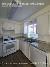 1135 SE Oar Ave in Lincoln City, OR - Building Photo - Building Photo