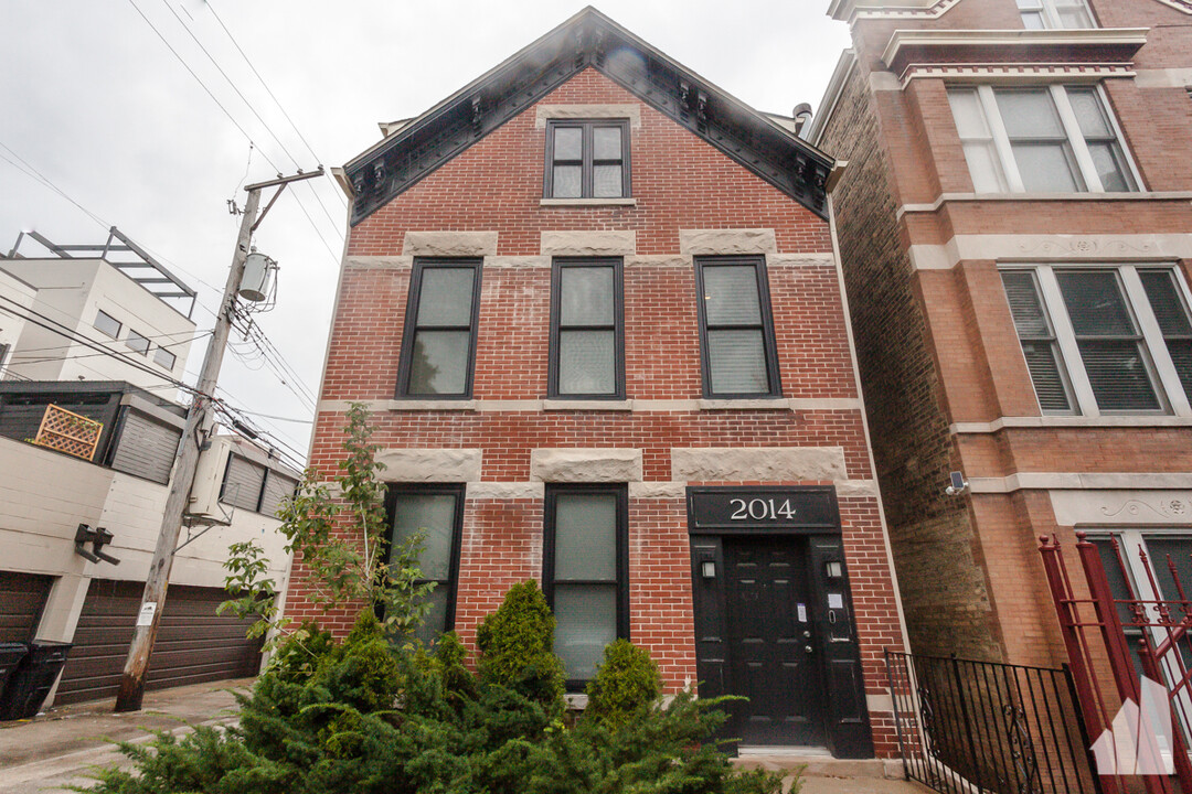 2014 N Wolcott Ave, Unit 1 in Chicago, IL - Building Photo