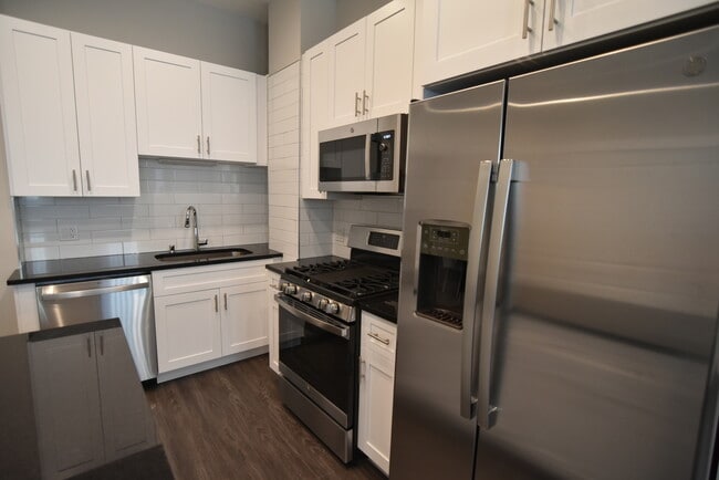 1730 W Greenleaf Ave in Chicago, IL - Building Photo - Building Photo