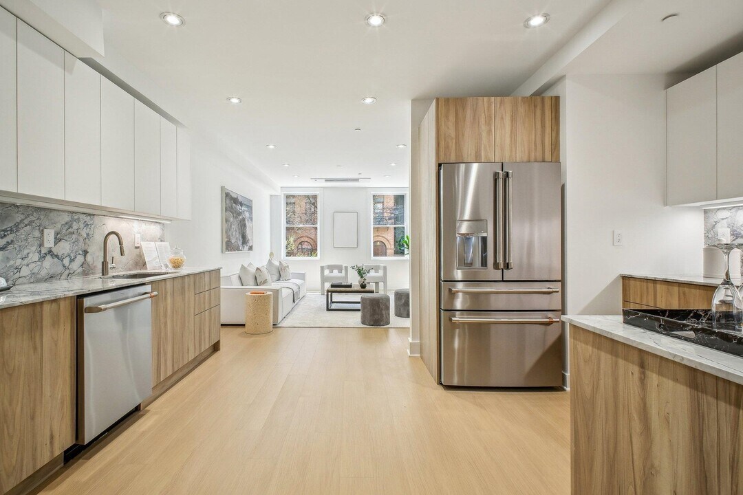 230 Bay St in Jersey City, NJ - Building Photo