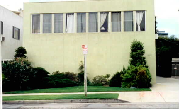 1827 Parnell Ave in Los Angeles, CA - Building Photo