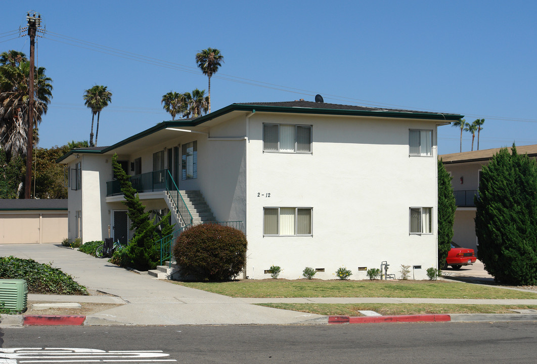 2-12 College Dr in Ventura, CA - Foto de edificio