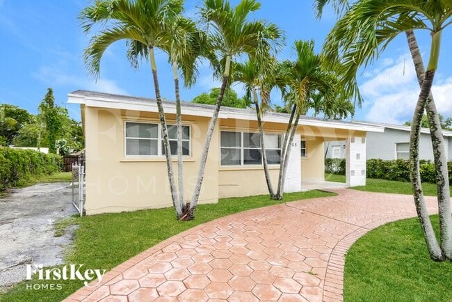 305 SW 9th Terrace in Hallandale Beach, FL - Building Photo - Building Photo