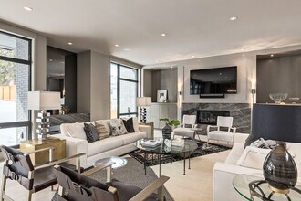 4212 Britannia Dr SW in Calgary, AB - Building Photo - Building Photo