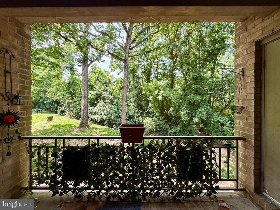 12204 Braxfield Ct in Rockville, MD - Building Photo