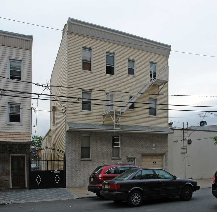 73 Monroe St in Newark, NJ - Foto de edificio