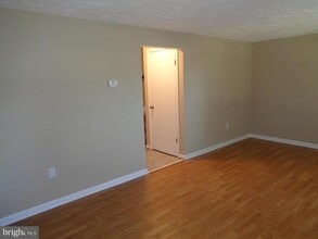 2044 Tanglewood Dr in Waldorf, MD - Building Photo - Building Photo