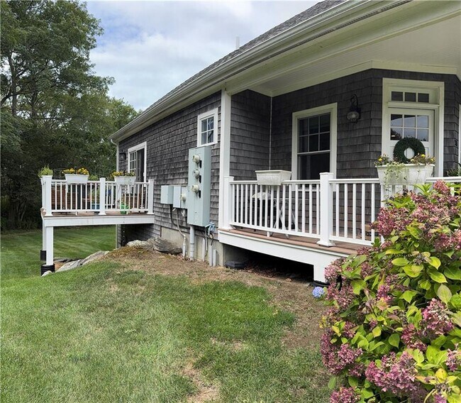 38 Freedom Trail Dr in Portsmouth, RI - Building Photo - Building Photo