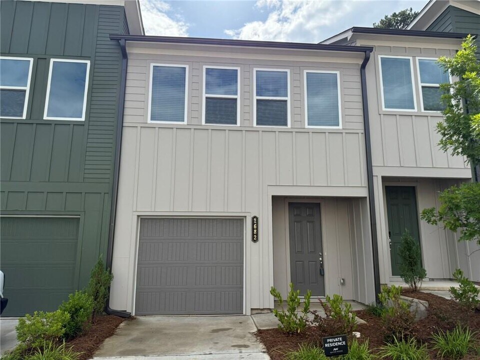 1682 Hannah Ter NW in Atlanta, GA - Building Photo