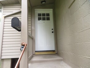 214 1/2 Brown Ave, Unit Apt. 1 in Butler, PA - Building Photo - Building Photo