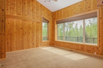 1499 Golden View Dr in Fairbanks, AK - Building Photo - Building Photo