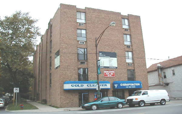 800 W Lill Ave in Chicago, IL - Foto de edificio - Building Photo