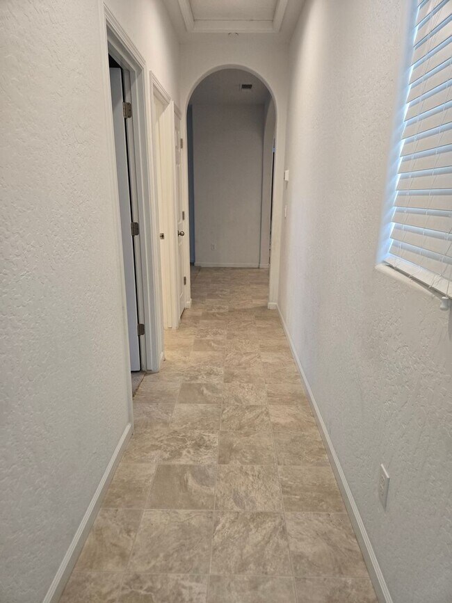 651 Daphne Ln in Lemoore, CA - Building Photo - Building Photo