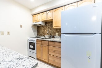 1100 Beacon St in Brookline, MA - Building Photo - Building Photo