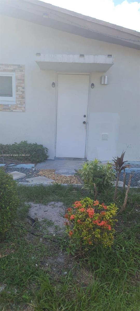 4795 NW 42nd St in Lauderdale Lakes, FL - Foto de edificio - Building Photo