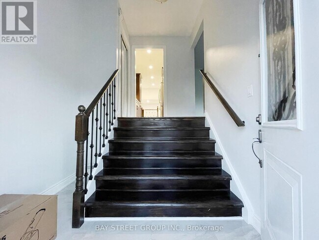 2615 Windjammer Rd in Mississauga, ON - Building Photo - Building Photo