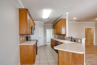9904 Elkhart Ave in Lubbock, TX - Building Photo - Building Photo
