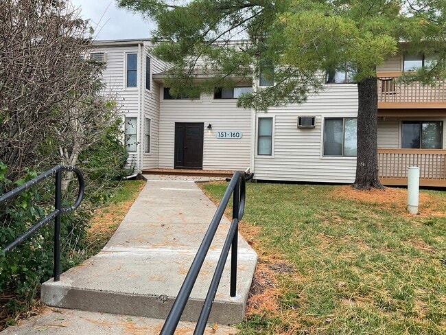157 Woodland Dr in Cromwell, CT - Building Photo - Building Photo