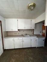 802-806 Queen Ave SE in Albany, OR - Building Photo