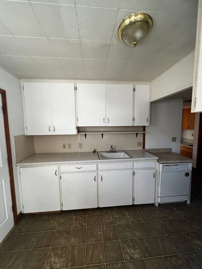 property at 802-806 Queen Ave SE