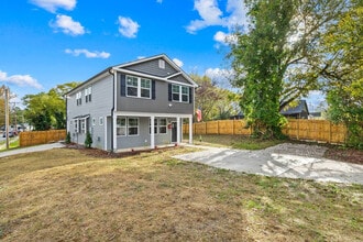 Room in Townhome on Kings Mountain St in Clover, SC - Building Photo - Building Photo