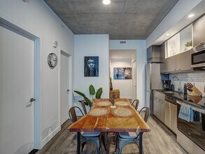 510 Richards St in Vancouver, BC - Building Photo - Building Photo