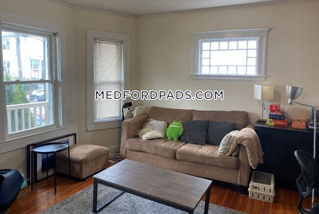 91 Windsor Rd in Medford, MA - Foto de edificio - Building Photo