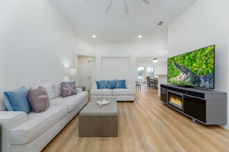 4540 Bellaluna Dr in Melbourne, FL - Foto de edificio - Building Photo