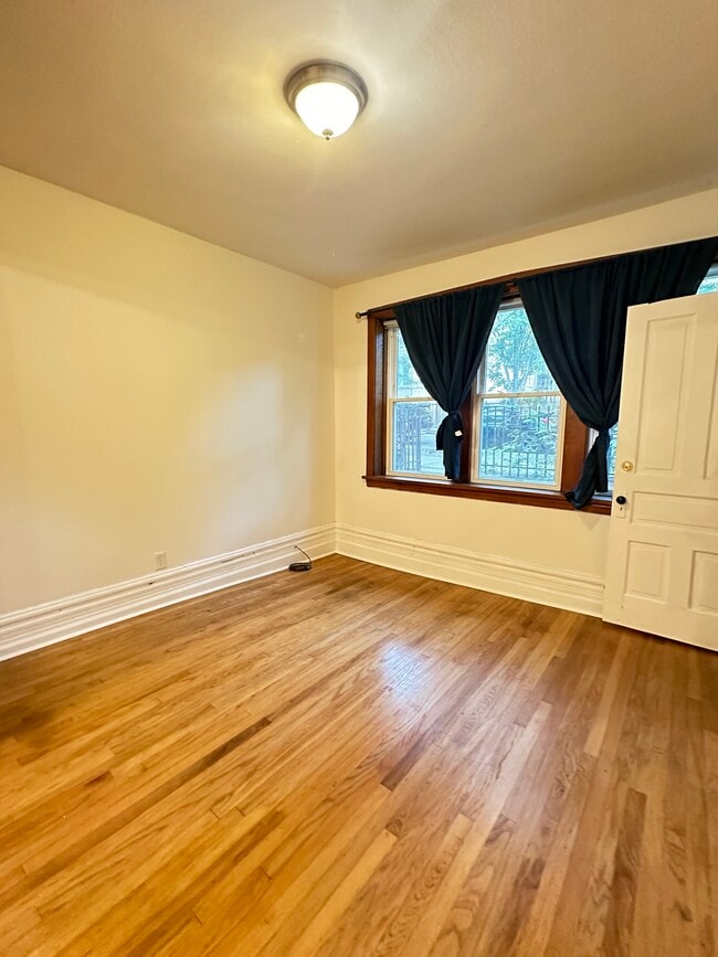 2640 West Thomas Street, Unit First Floor in Chicago, IL - Building Photo - Building Photo