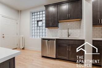 652 W Buckingham Pl, Unit 2e in Chicago, IL - Building Photo - Building Photo