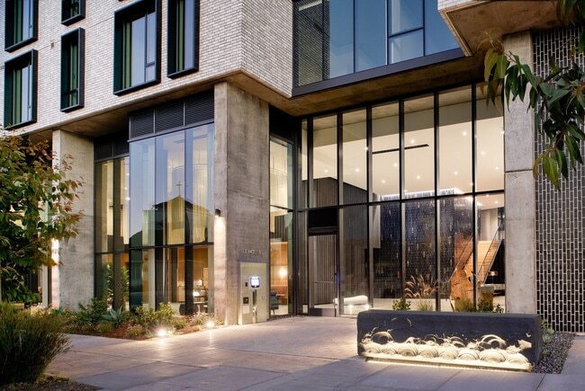 Isle House in San Francisco, CA - Foto de edificio - Building Photo