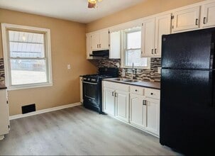1149 Fairview Ave in Rockford, IL - Building Photo - Building Photo