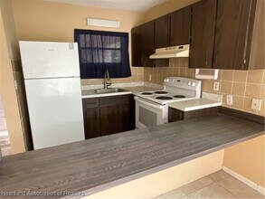 1011 Lakeview Dr in Sebring, FL - Foto de edificio - Building Photo