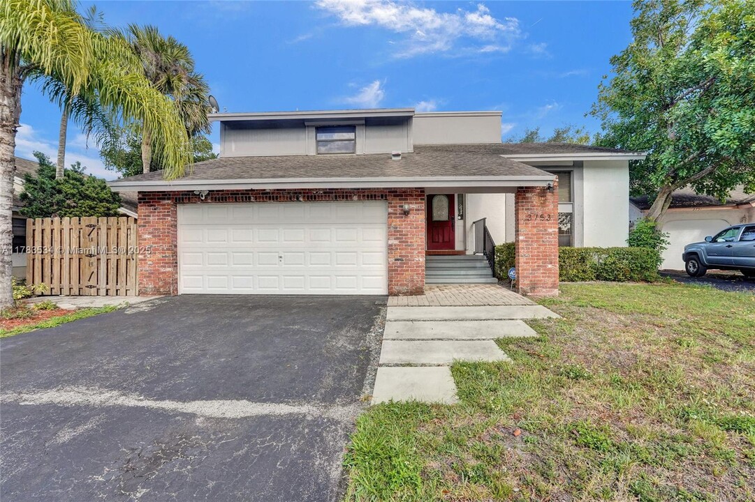 3753 NW 73rd Way in Coral Springs, FL - Building Photo
