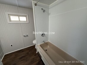 681 Main Rd N in Hampden, ME - Building Photo - Building Photo