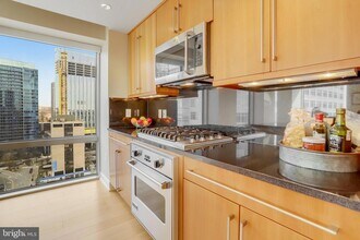 1111 19th St N, Unit 2007 in Arlington, VA - Foto de edificio - Building Photo