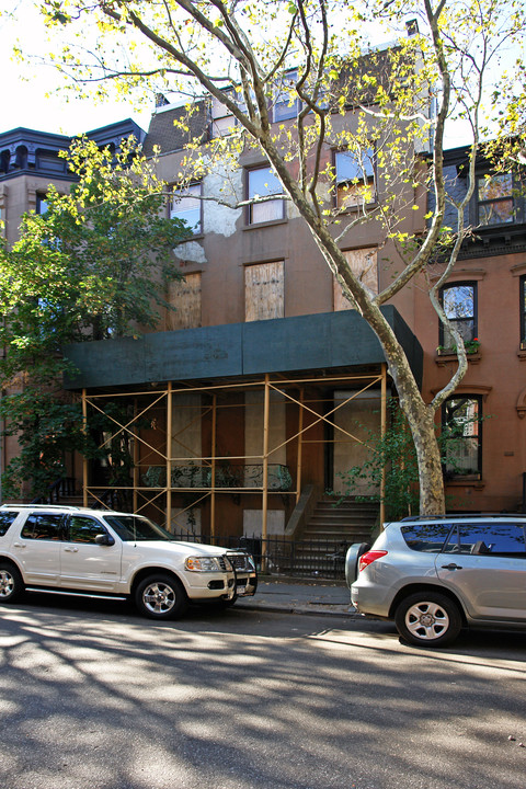 374 Pacific Ave in Brooklyn, NY - Building Photo