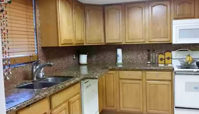 9411 Ledgestone Ln in Port Richey, FL - Building Photo - Building Photo