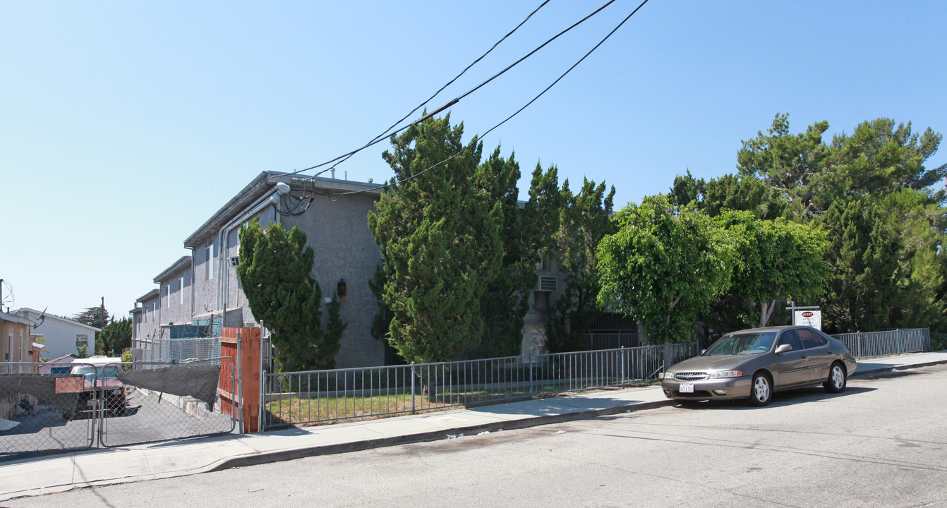 Fernglen-10237 in Tujunga, CA - Building Photo