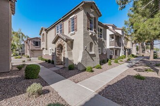 2127 E Huntington Dr in Phoenix, AZ - Building Photo - Building Photo