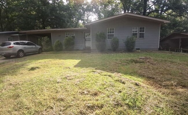 property at 3058 Woodside Dr