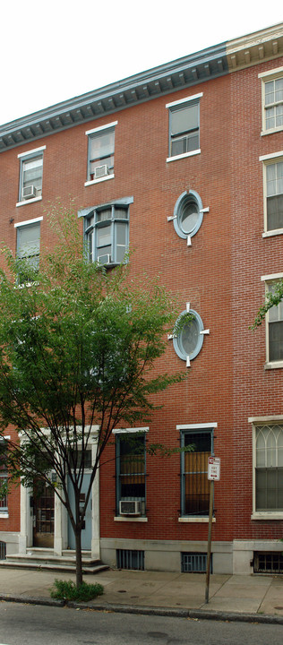 1702 Pine St in Philadelphia, PA - Building Photo