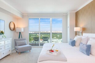 2889 McFarlane Rd in Miami, FL - Building Photo